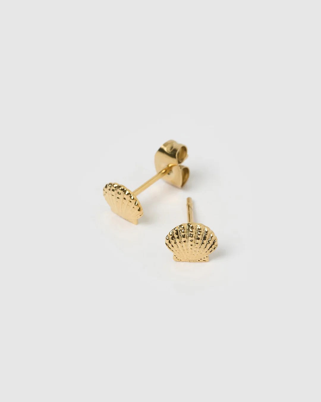 SHELLI GOLD STUDS