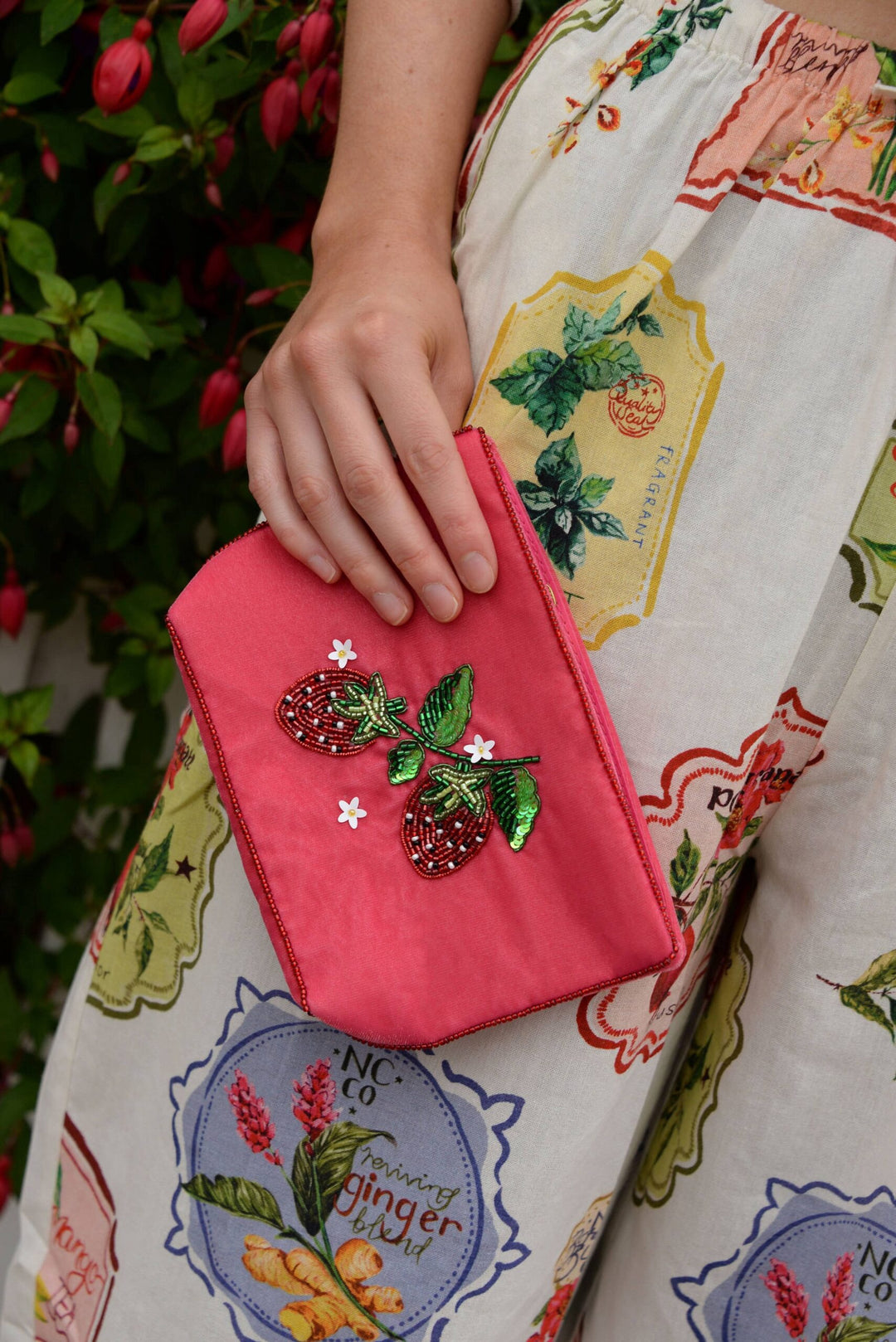 PINK STRAWBERRY MEDIUM POUCH