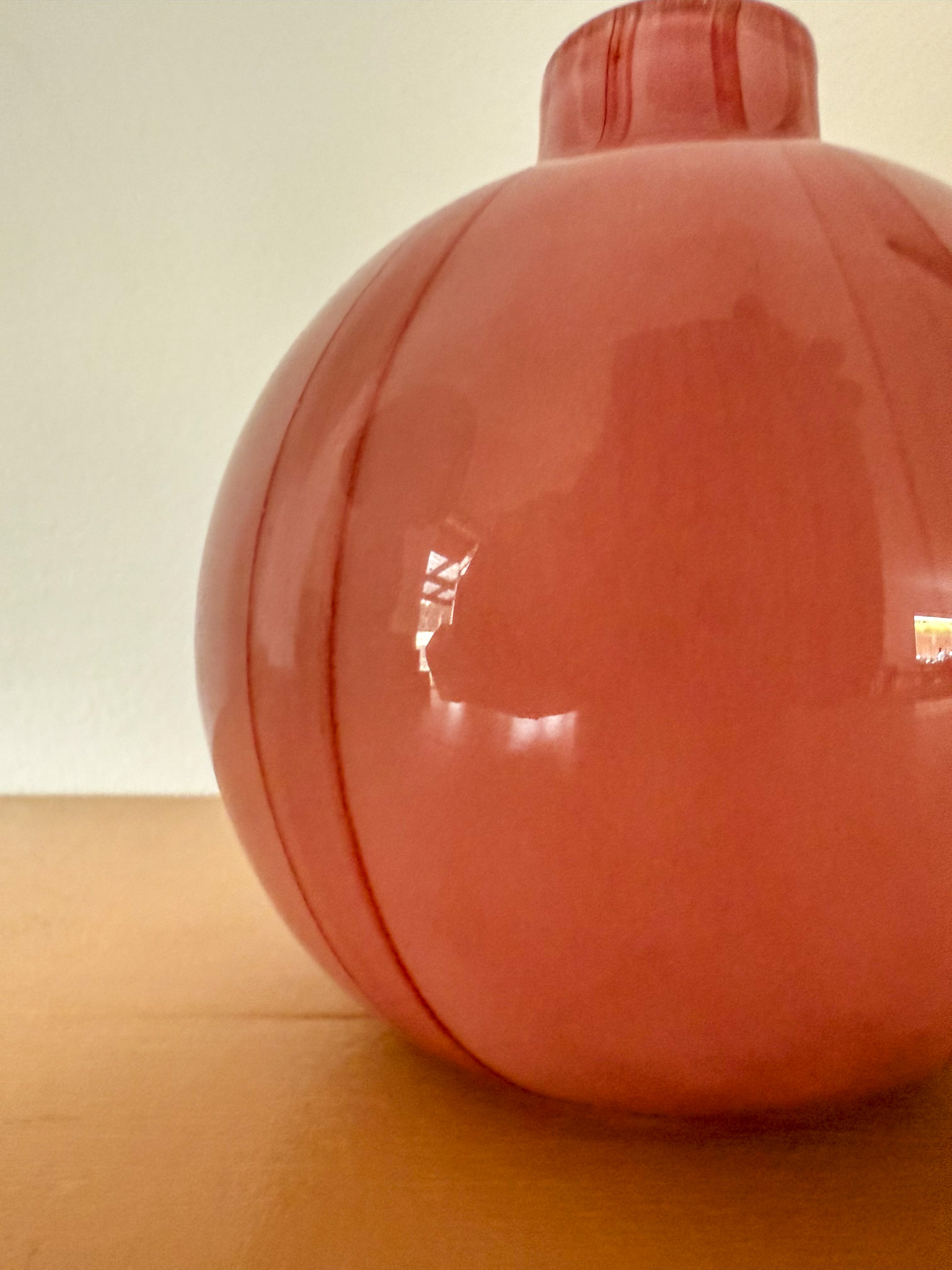 Candy Mini Ball Berry Vase - Image 3